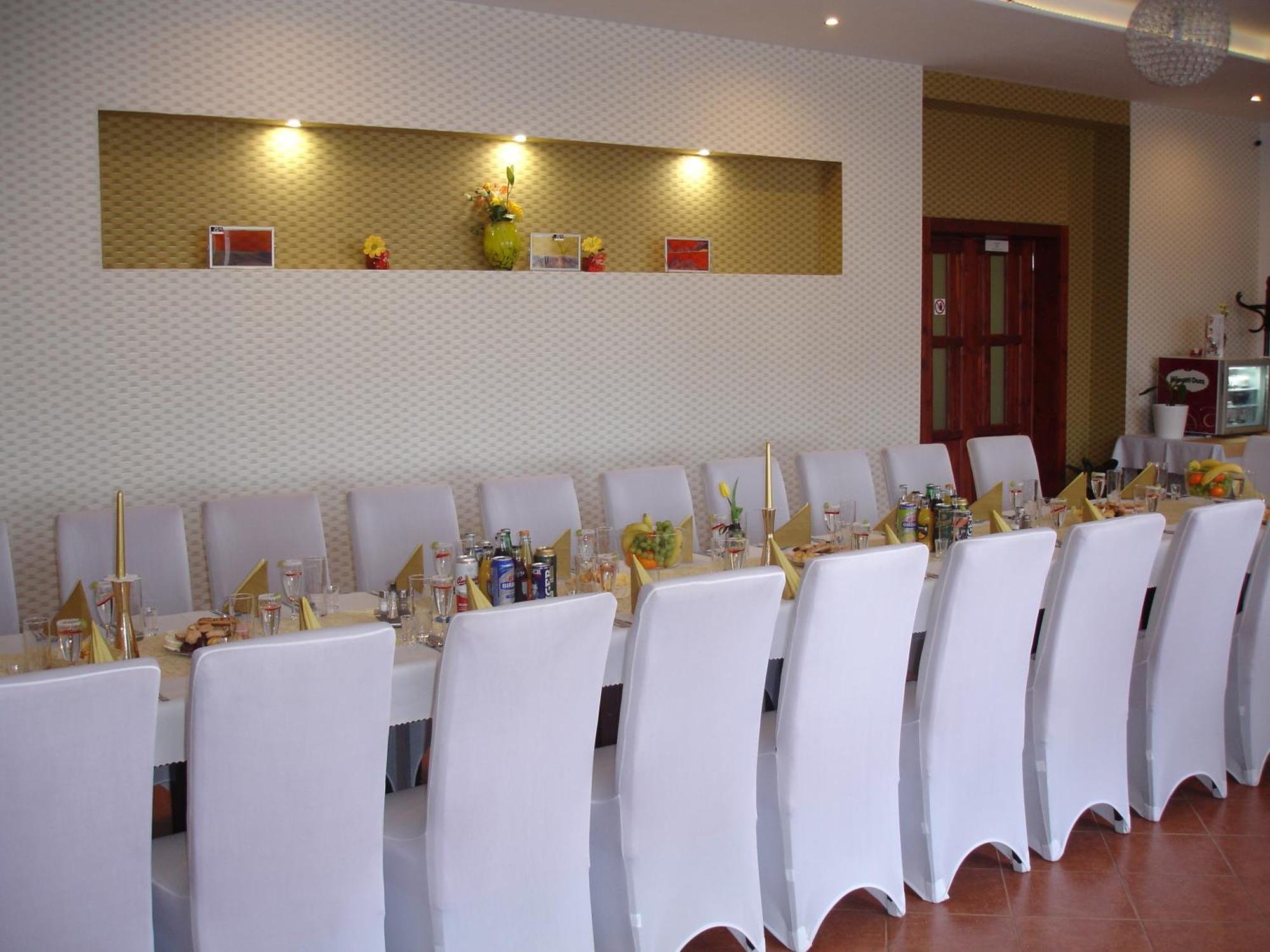 Hotel Gula Batizovce Luaran gambar