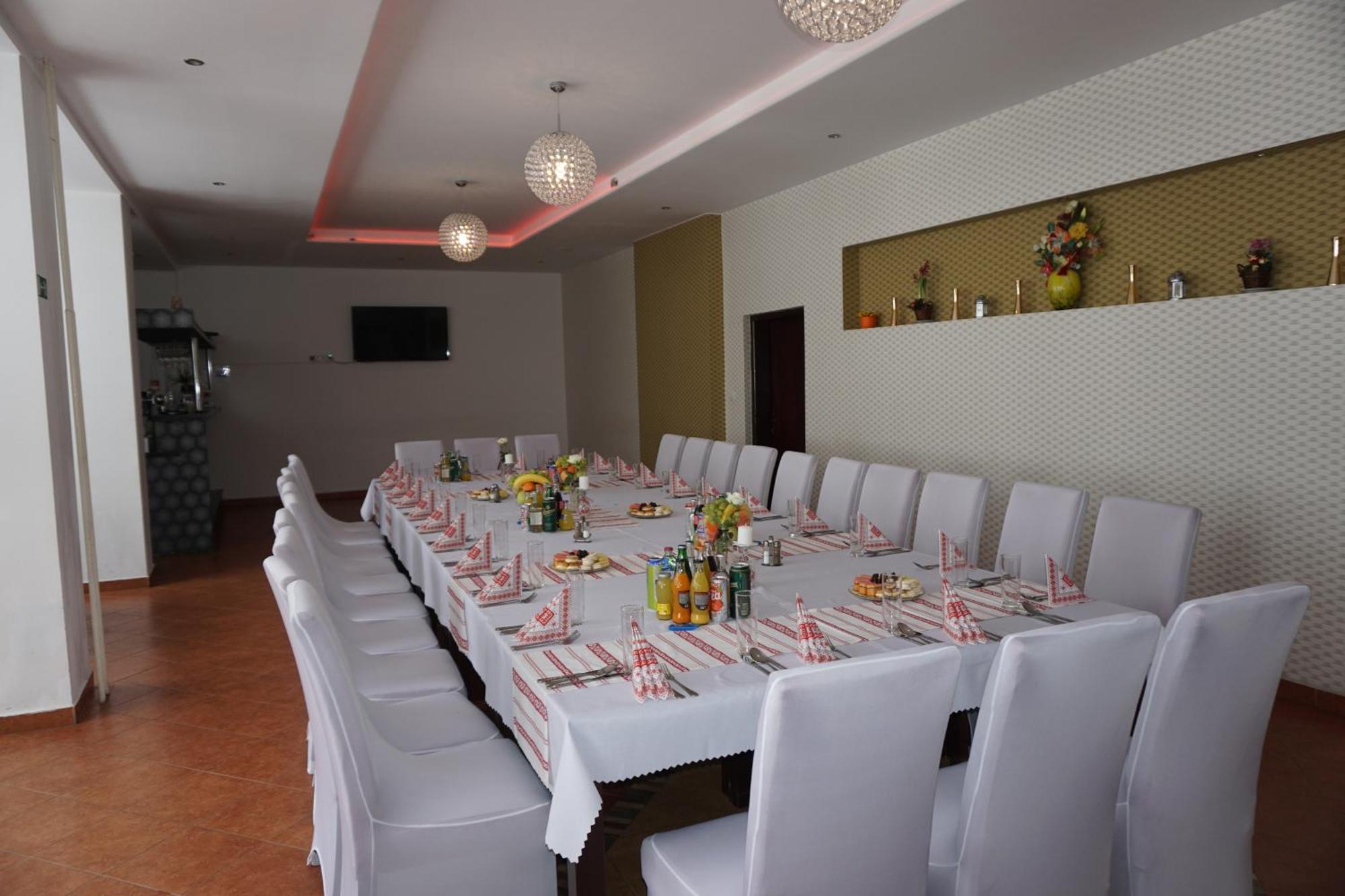 Hotel Gula Batizovce Luaran gambar
