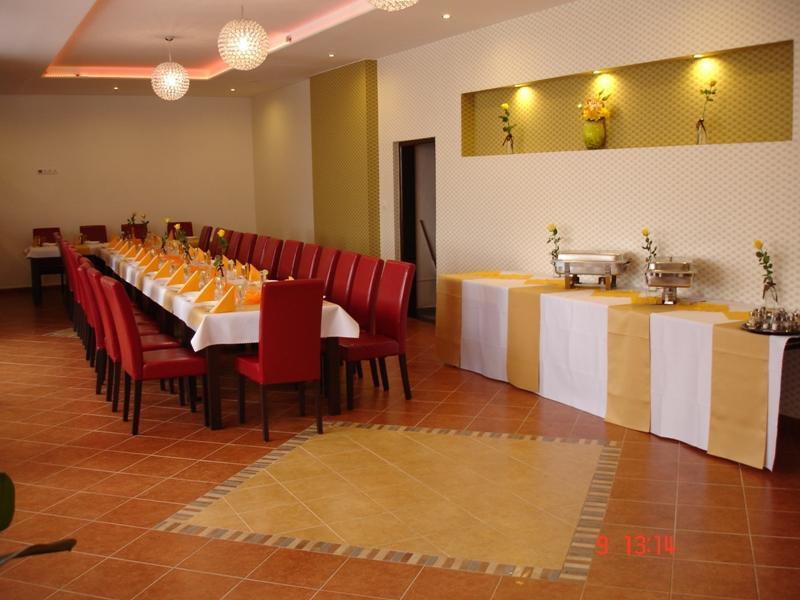 Hotel Gula Batizovce Luaran gambar
