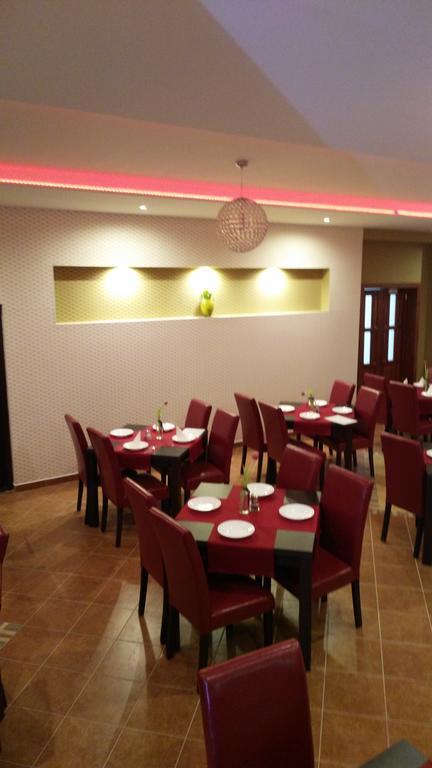 Hotel Gula Batizovce Luaran gambar