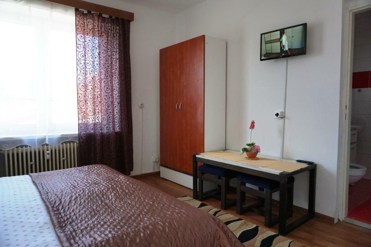 Hotel Gula Batizovce Luaran gambar